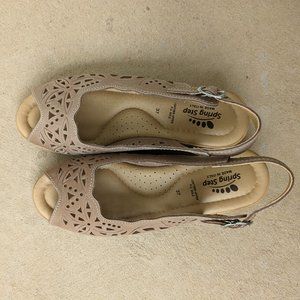 NEVER WORN Spring Step Orella Wedges in Tan 🌈